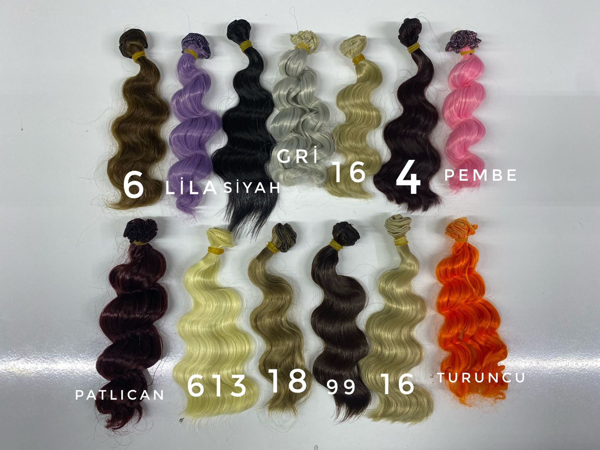 Sentetik Dalgalı Saçlar