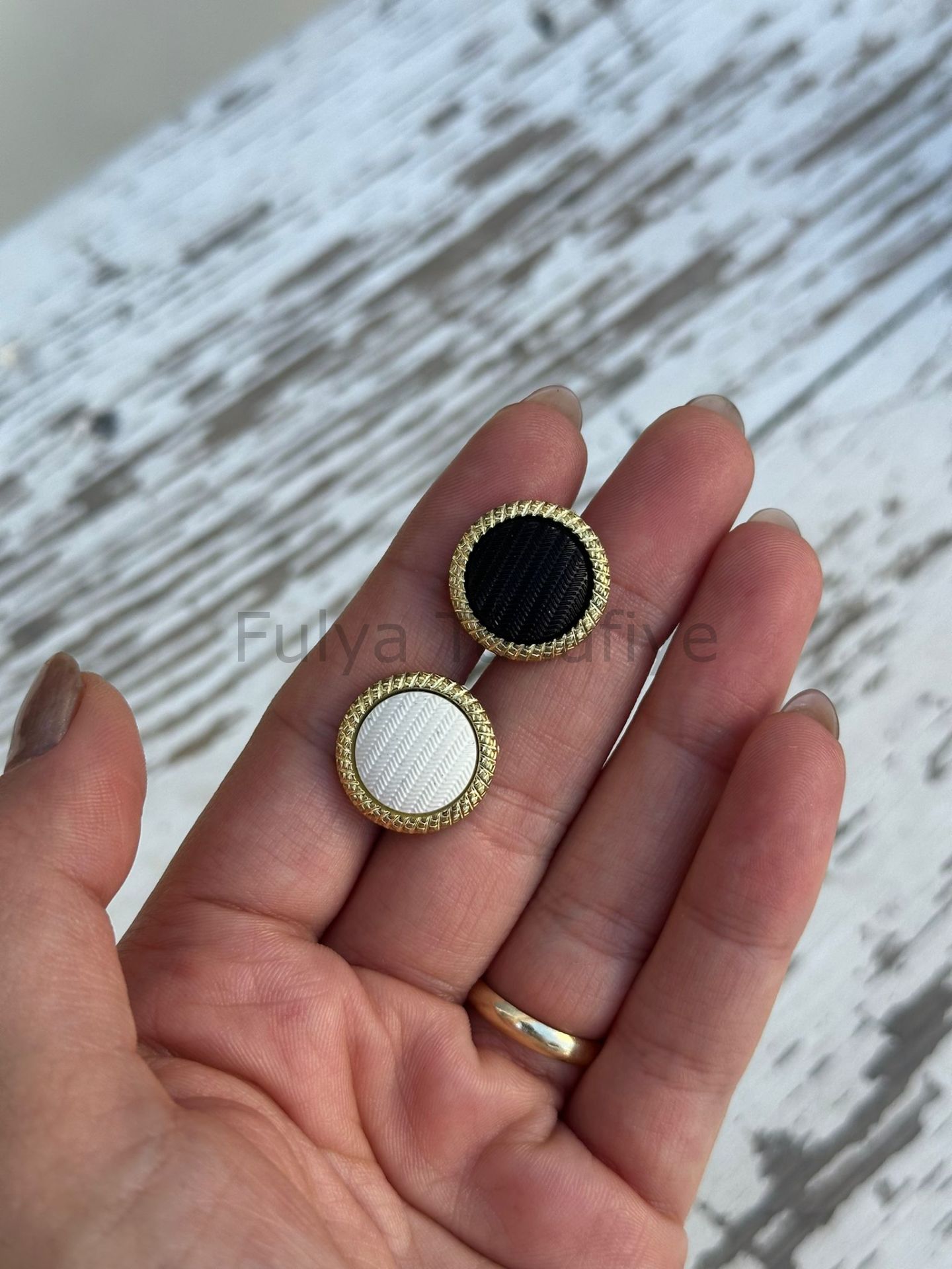 Gold Detay Yuvarlak Düğme 1.8 cm