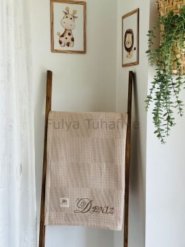 Çift Taraflı Kişiye Özel Isim Nakışlı Waffle Pike & Müslin Bebek Battaniyesi 90X100 CM