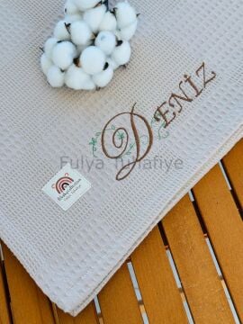 Çift Taraflı Kişiye Özel Isim Nakışlı Waffle Pike & Müslin Bebek Battaniyesi 90X100 CM