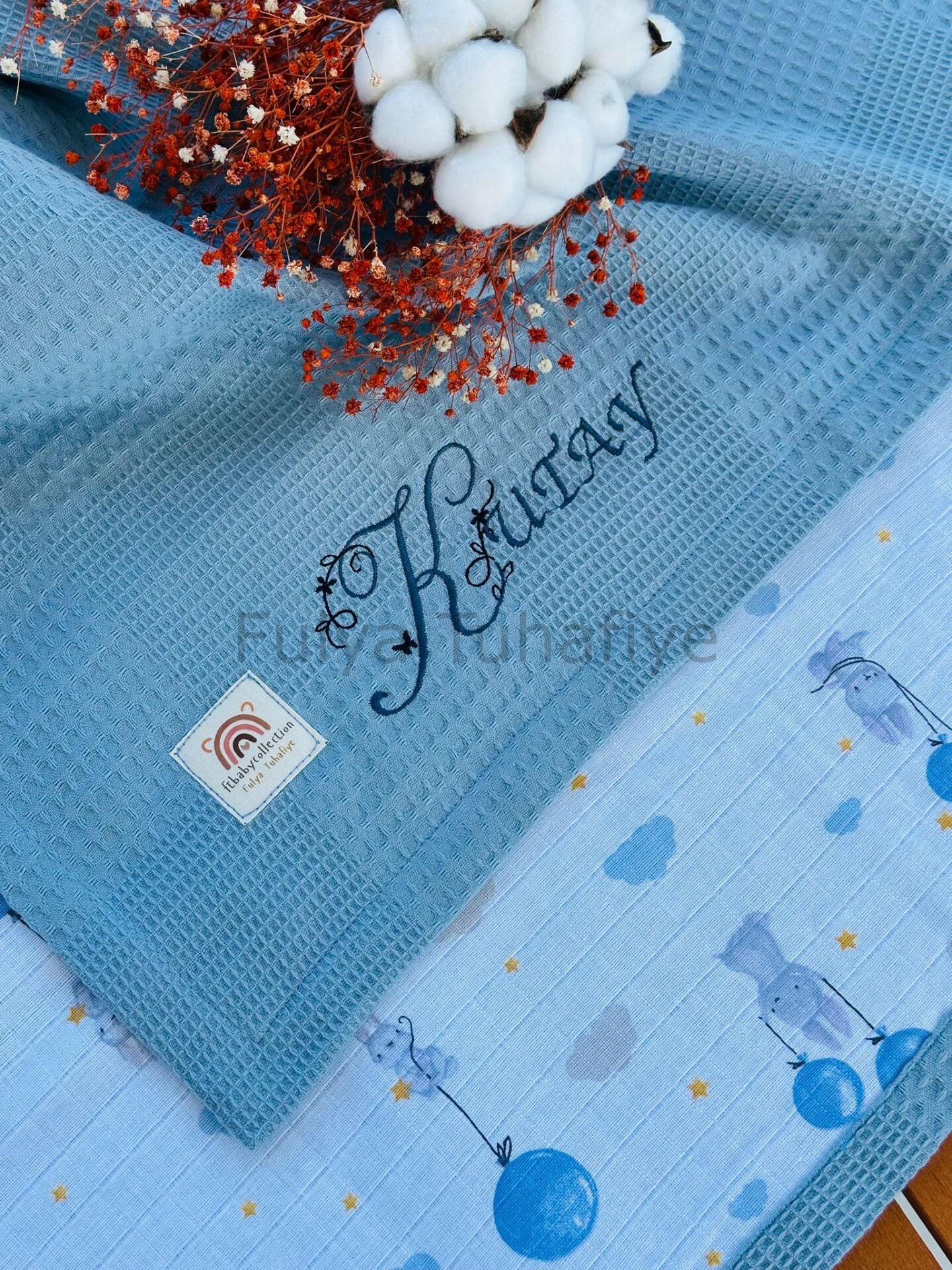 Çift Taraflı Kişiye Özel Isim Nakışlı Waffle Pike & Müslin Bebek Battaniyesi 90X100 CM Mavi Balon Tavşan